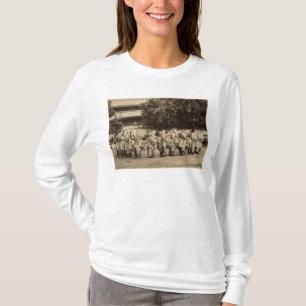 Gekloofde dansers in Mandalay, Birma T-shirt