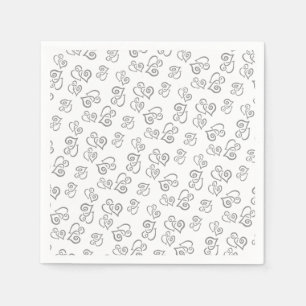 Gekoppeld grijs hartpatroon over witte party servet