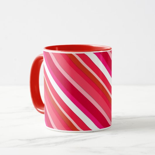 Gelaagde snoepjes strepen - rood, roze en wit mok (Voorkant links)