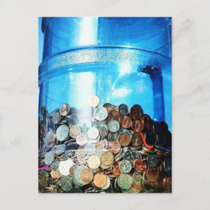 Geldmunten Opgeslagen in een 5 Gallon Water Jug Br Briefkaart