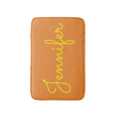 Gele Aangepaste naam tekst op Oranje Bath Mat (Voorkant Verticaal)