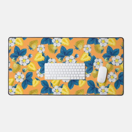 Gele aardbeien op sinaasappel bureaumat (Keyboard & Muis)
