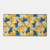 Gele aardbeien op sinaasappel bureaumat (Voorkant)