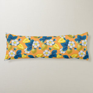 Gele aardbeien op sinaasappel lichaamskussen