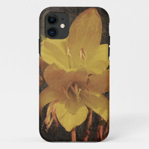 Gele Aziatische lelie op oude, vervuilde canvas ac iPhone 11 Hoesje