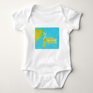 Gele Baby gans met lichtblauw water Romper