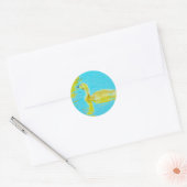 Gele Baby gans met lichtblauw water Ronde Sticker (Envelop)