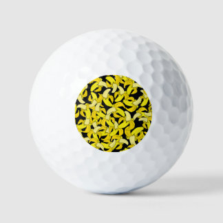 gele bananen: zwarte achtergrond golfballen