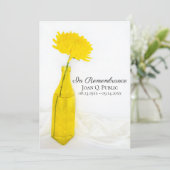 Gele bloem in vaas begrafenis herdenkingsdienst programma (Staand voorkant)