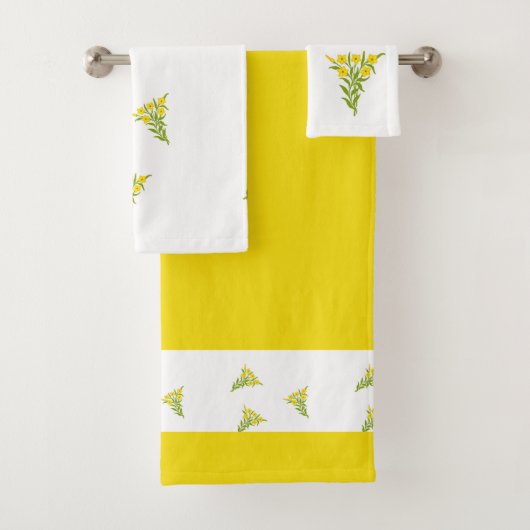 Gele bloem met groene bladeren op wit bad handdoek (Insitu)