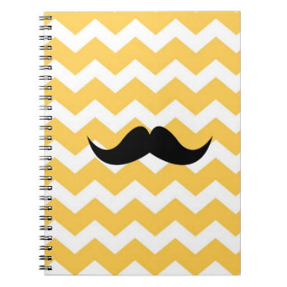 Gele chevron zigzagpatroon zwarte snor chic notitieboek