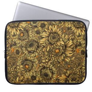 Gele chrysanthemumbloemen en oranje kevers laptop sleeve