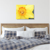 Gele Daffodil Canvas Print (Insitu (Slaapkamer))