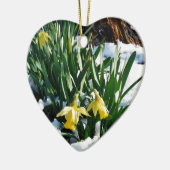 Gele Daffodils bloemen in de sneeuw Keramisch Ornament (Links)