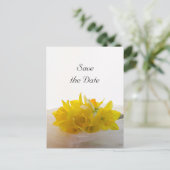 Gele Daffodils op het witte huwelijk sparen de Dat Aankondigingskaart (Staand voorkant)