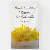Gele Daffodils op White Spring Wedding Spandoek (Verticaal)