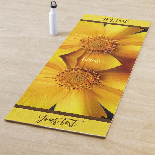 Gele Daisy Flower Petals en Center Personalized Yogamat (In situ)
