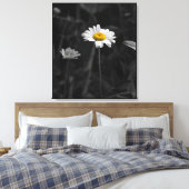 Gele Daisy Zwart-wit Bloem Foto Canvas Afdruk (Insitu (Slaapkamer))