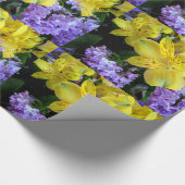 Gele Daylilies & Paarse Lila Bloemen Cadeaupapier (Hoek)