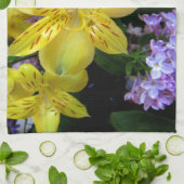 Gele Daylilies & Paarse Lila Bloemen Theedoek (Gevouwen)