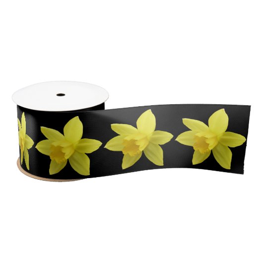 Gele deffodils op het Zwarte Satin Ribbon Lint (Spoel)