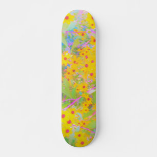 Gele en Rode Bloemen met Turquoise Skateboard