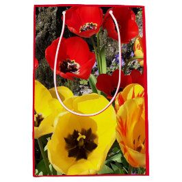 Gele en rode tulpen medium cadeauzakje