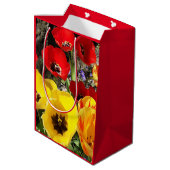 Gele en rode tulpen medium cadeauzakje (Achterkant Gekanteld)