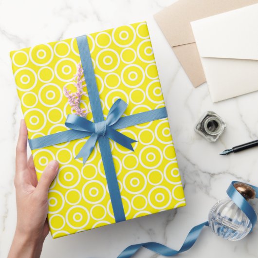Gele en witte cirkels cadeaupapier (Geschenken)