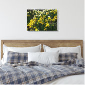 Gele en witte deffodils Spring Flowers Canvas Afdruk (Insitu (Slaapkamer))