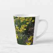 Gele en witte deffodils Spring Flowers Latte Mok (Rechts)