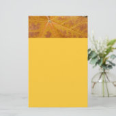 Gele esdoornblad herfst abstracte natuur briefpapier (Staand voorkant)