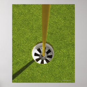 Gele golfvlaggenstok en -gat poster
