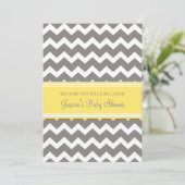 Gele grijze Chevron Custom Baby Shower Invitaties Kaart (Staand voorkant)