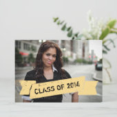 Gele Grunge Banner Afstudeerder Invitation Kaart (Staand voorkant)