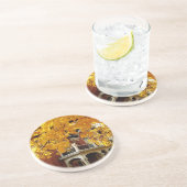 Gele herfst-bladeren en oude bakkerij zandsteen onderzetter (Zijkant)