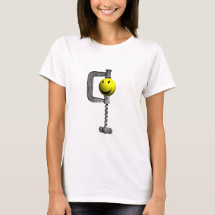 gele kop gevangen in een andere t-shirt