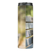 gele labrador introduceert op bank thermosbeker (Achterkant)