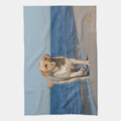 Gele labrador recovery op het strand theedoek (Verticaal)