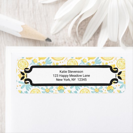 Gele leemons en blauwe bloemen geïllustreerd patro etiket (Insitu)