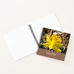 Gele lente-affodil in de Garden-aangepaste naam Notitieboek