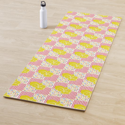 Gele lichtroze witte strepen yogamat (In situ)