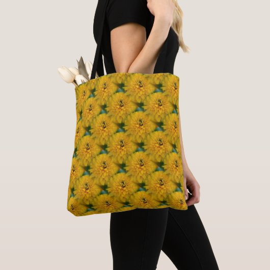 Gele madeliefjes bloemenpatroon draagtas (Dichtbij)
