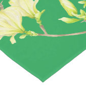 Gele Magnolias op een Table Runner Medium Tafelloper (Hoek)