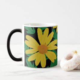 Gele maisachtige bloemen met groene bladeren koffi magische mok