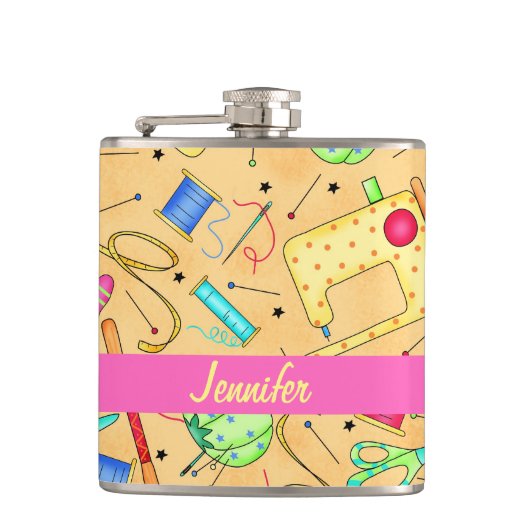 Gele naaigarens Kunstnaam op maat Heupfles (Voorkant)