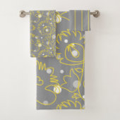 Gele ononderbroken lijnen op grijze achtergrond bad handdoek (Insitu)