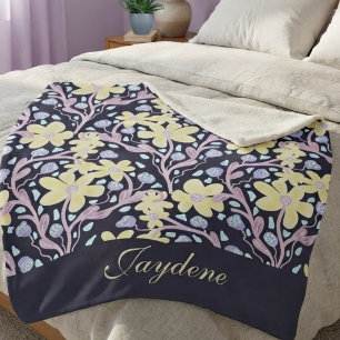 Gele pastelkleurige bloemen tussen wijnranken sherpa deken
