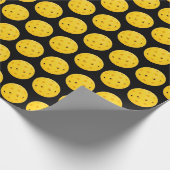 Gele pickleball op zwart cadeaupapier (Hoek)