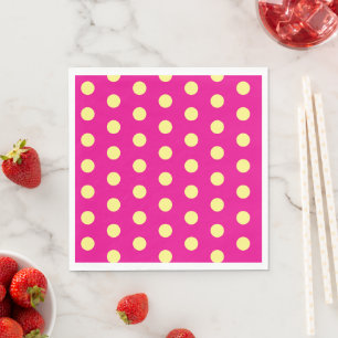 Gele polka stippen op roze servet